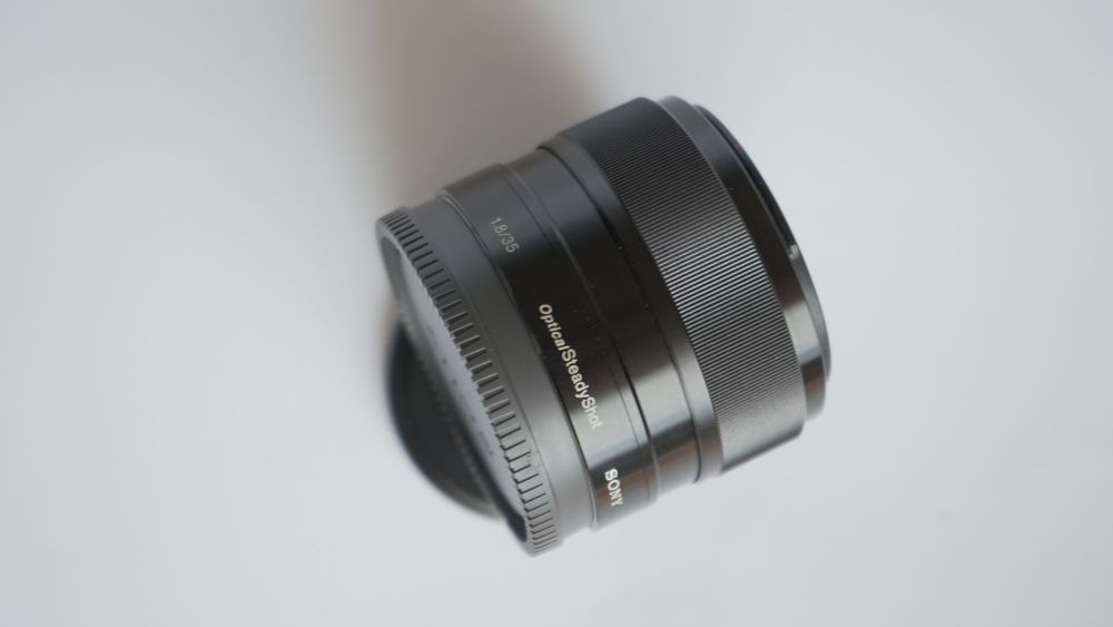 Обективът Sony E 35mm f/1.8 OSS (SEL35F18) Оптична стабилизация