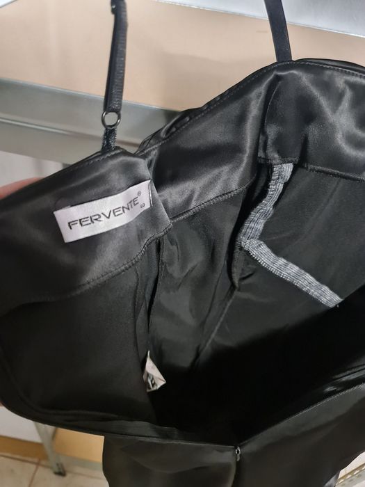 Rochie neagra, eleganta, mulata pe corp, scurta perfecta petreceri, 40