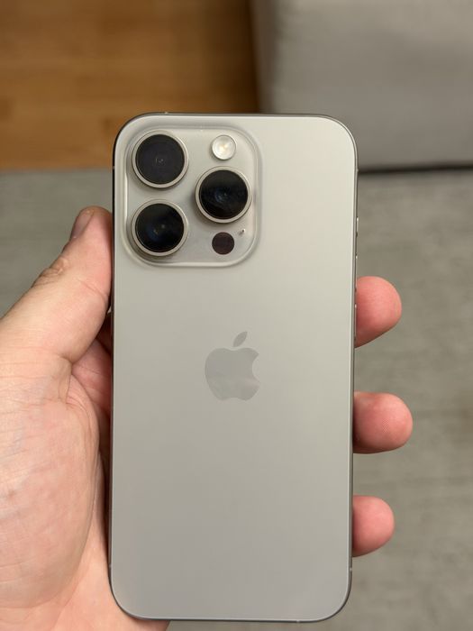 iPhone 15 pro титан.