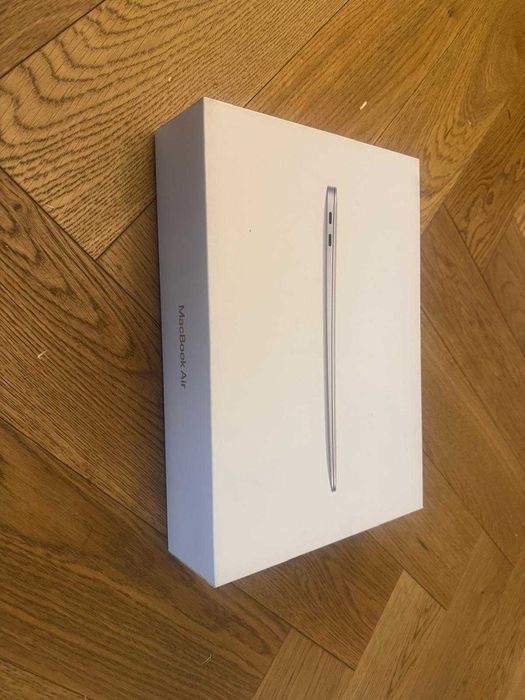 MacBook Air Retina 13” (2020) – Intel Core i5, 8GB RAM, 500GB SSD