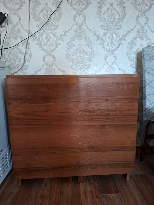Продам стол-книжку