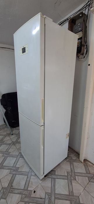 Продам холодильник Lg no frost 2 м.