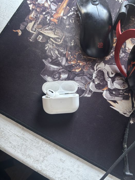 AirPods pro 2 Продаю кейс от них