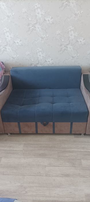 СРОЧНО продам диван двухместный