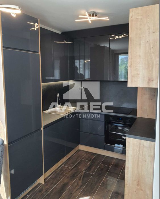 Дава се под наем Тристаен апартамент в София, Изток - 120 кв.м за 1196.97 € - Снимка #3