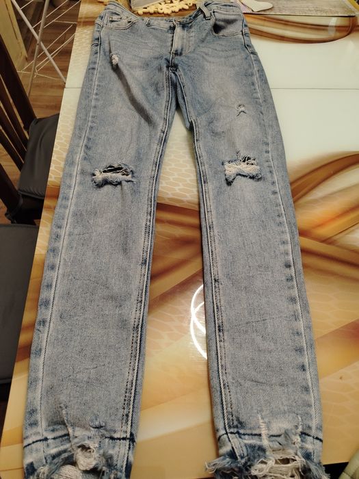 Накъсани дънки с ниска талия