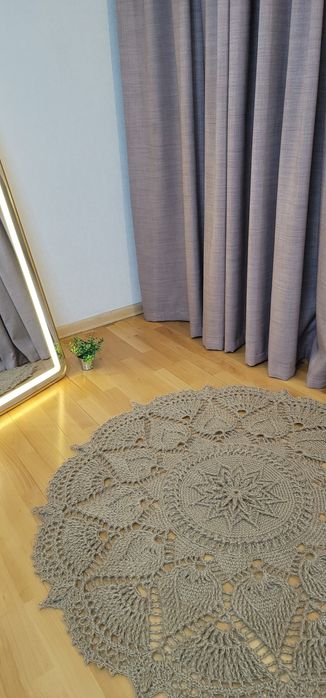 Вязаный ковер из джута