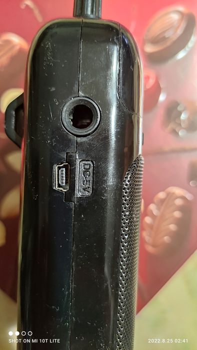 Продавам мини китарен усилвател с мп3 плейър.