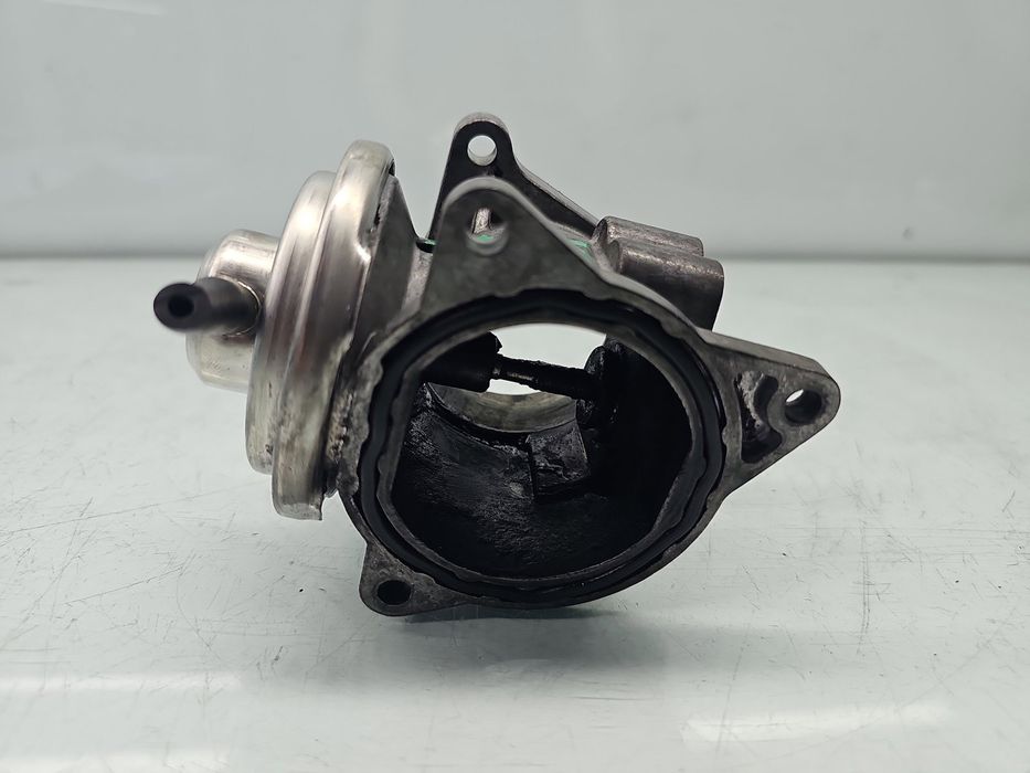 Supapa EGR Volkswagen Passat B6 (3C2) [Fabr 2005-2010] 038129637D 1.9