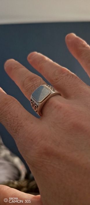 Продам кольцо серебрянное !