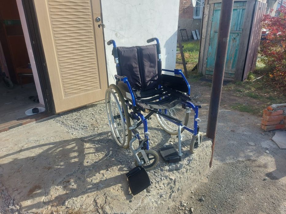 Продам инвалидную коляску