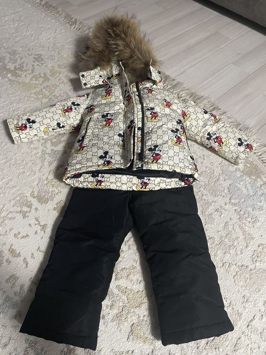 Продам комбинезон для девочки.