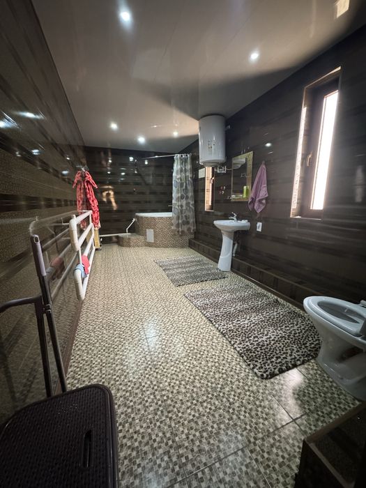 Дом в Бухаре 5соток.Адрес Отбозор.6 комнат 160.000$