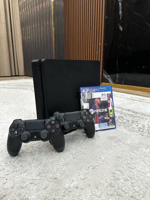 Пс 4 слим на 1ТБ 2 джойстика и диск