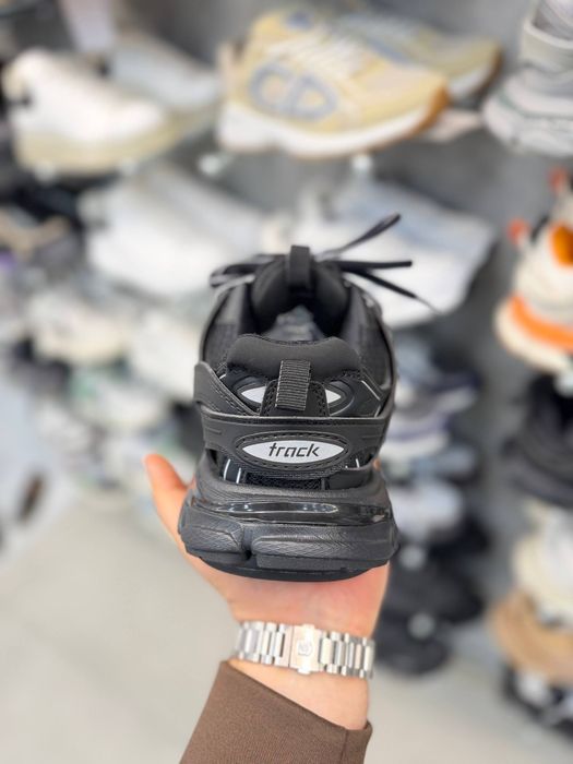 Balensiaga Track