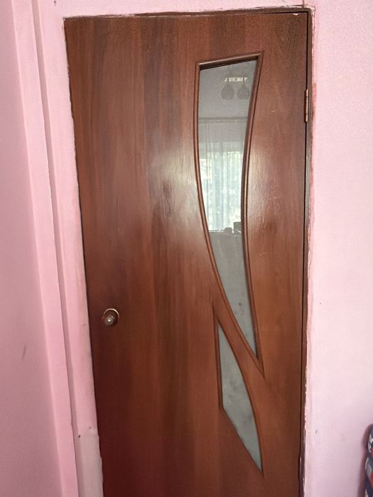 Продаются двери.