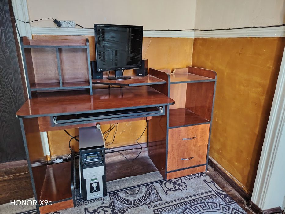 Kompyuter stoli bilan sotiladi