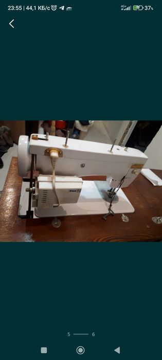 Швейная машина Чайка