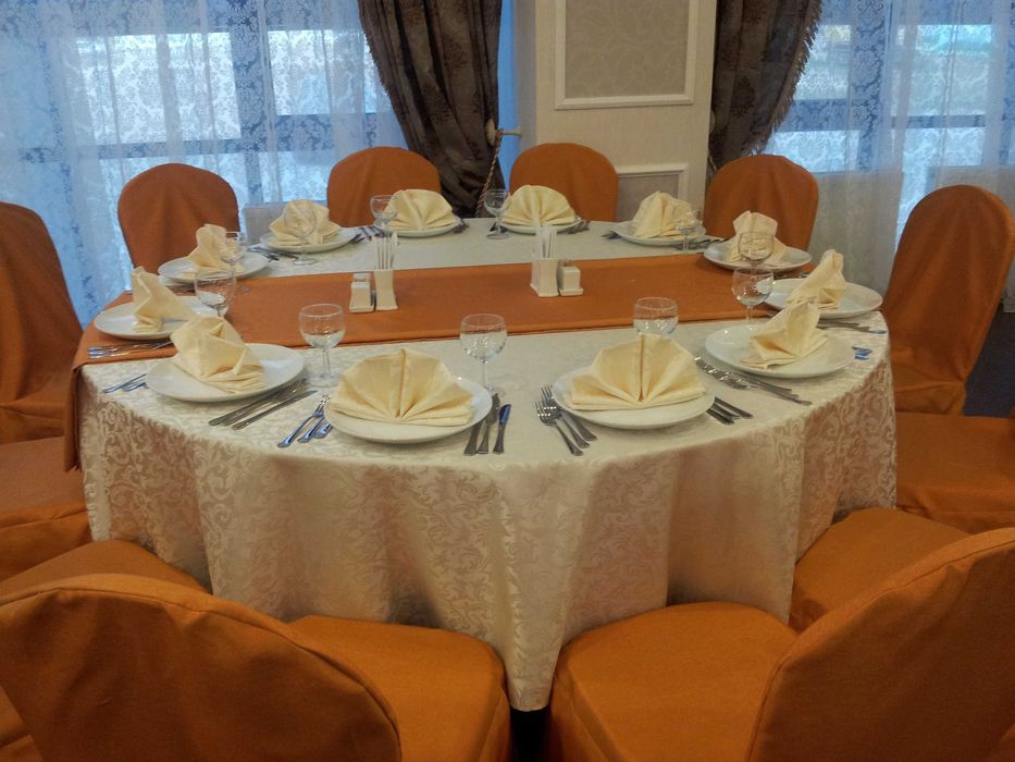 Продам много чехлов для стульев и столов