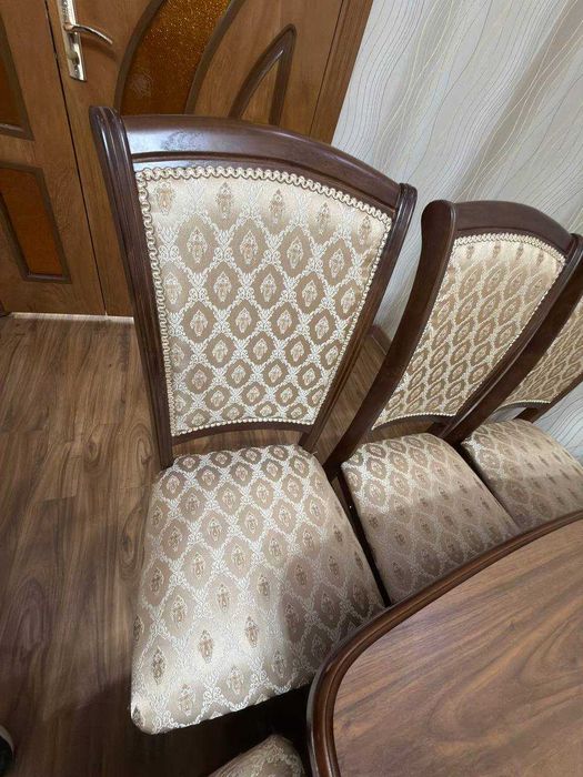 Продается стол и 10 стульев