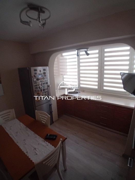 Продава се Тристаен апартамент в Бургас, Изгрев - 90 кв.м за 2356 €/кв.м - Снимка #1