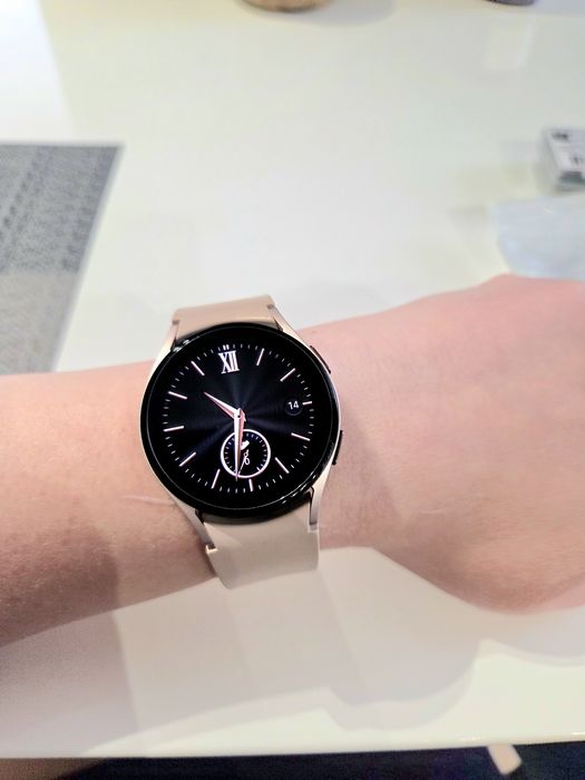 Samsung Watch 4 със зарядно, каишки и протектори