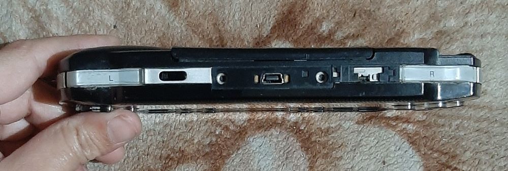 Vând psp în stare bună estetică  1004