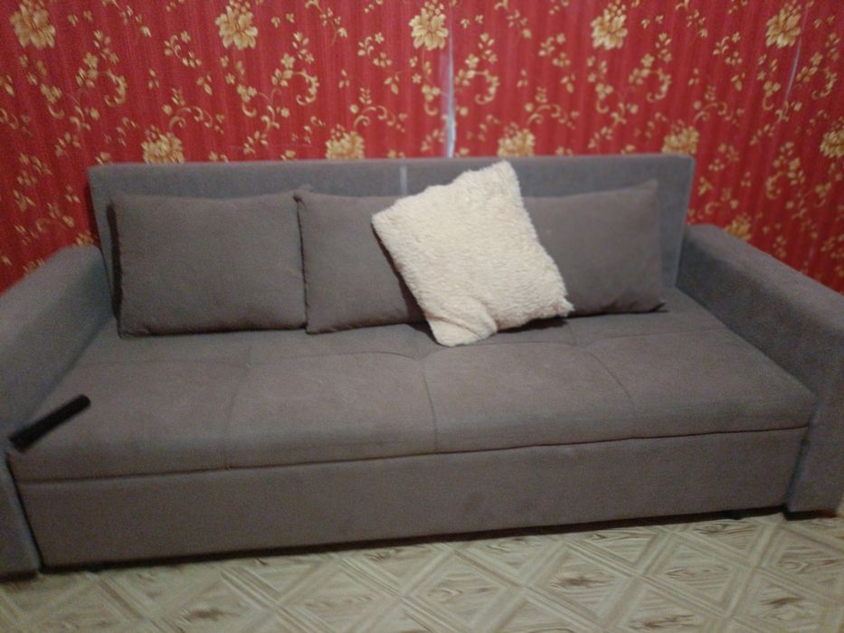 Продам диван срочно!