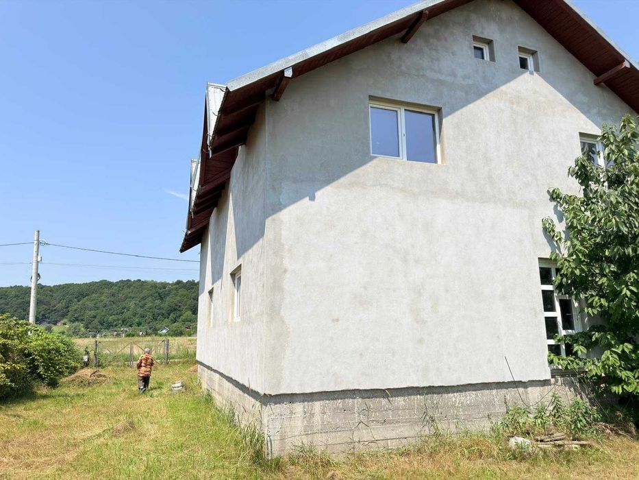 Vand casa 180 mp cu 2 terenuri de 5500 mp