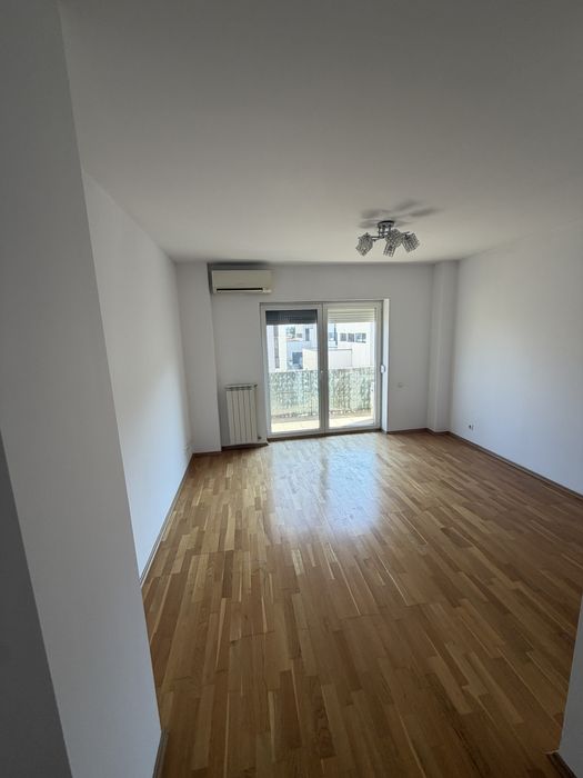 Apartament 3 camere, 130 mp, terasă, șemineu, piscine, parcare și boxă – Ibiza Sol Pipera