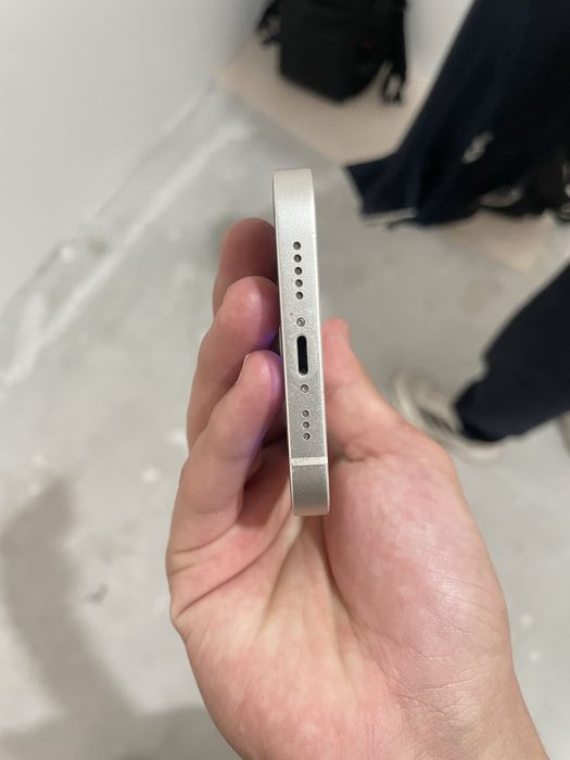 Продаю Iphone 13