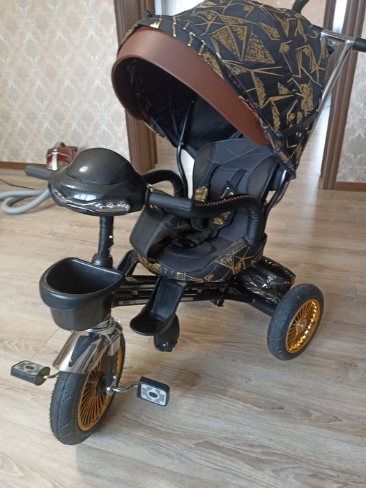 Продам новую коляску: три в одном