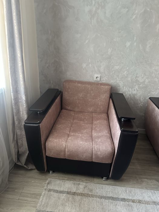 Продам диван с креслами