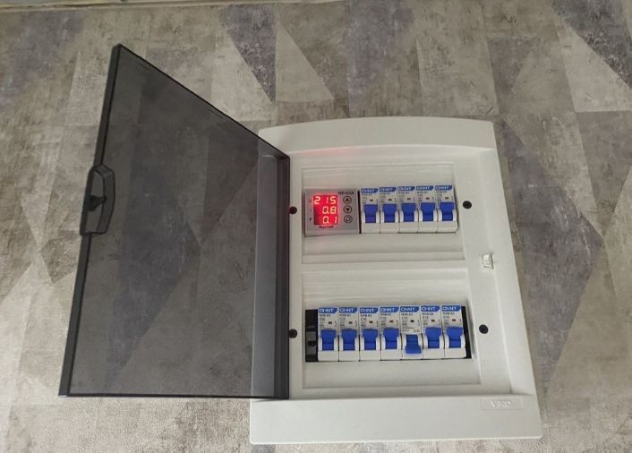 Электрик профессионал стаж 20- лет 2- разряд 2- допуск 2000 вольт