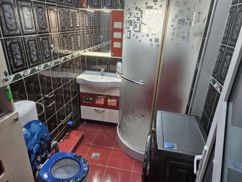 Apartament  Este nou si se akirieaza asa cum edte an poze