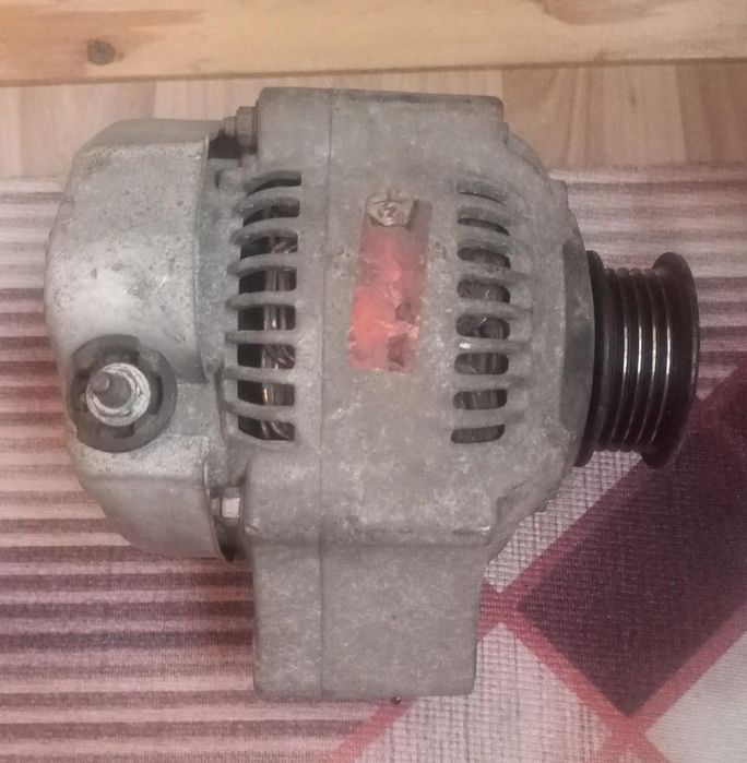 Продам генератор тайота 10