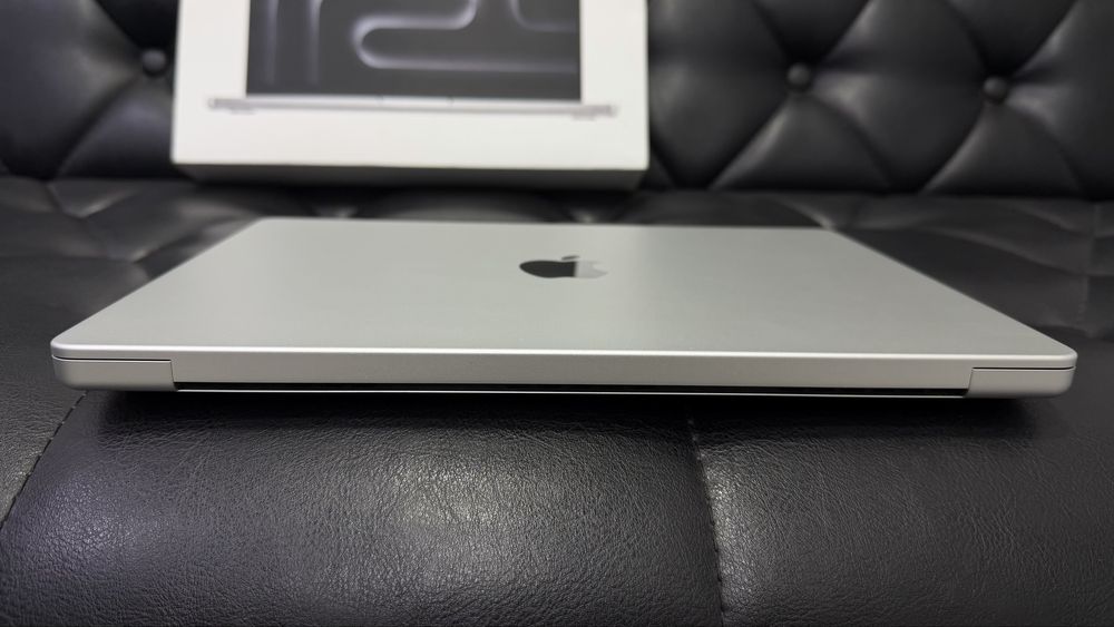 Apple MacBook Pro M3 Pro 18GB/512GB 14 Экран в идеальном состояние