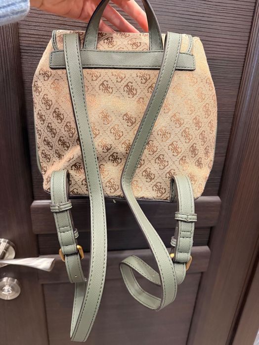 Дамска раница Guess