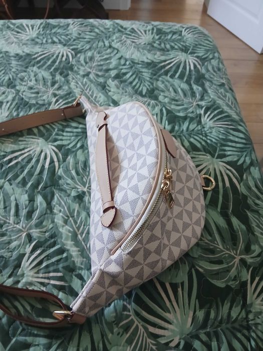 Различни дамски чанти