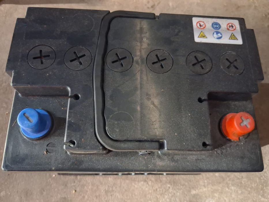 Vând acumulator auto Rombat