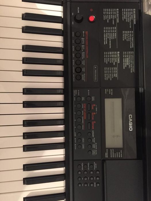 Продаю новенький синтезатор