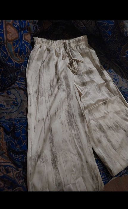 Pantaloni evazați/largi