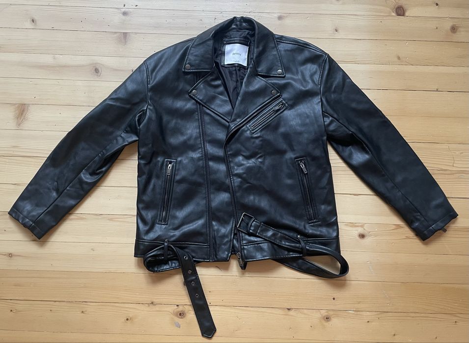 Кожено Яке размер L на Bershka