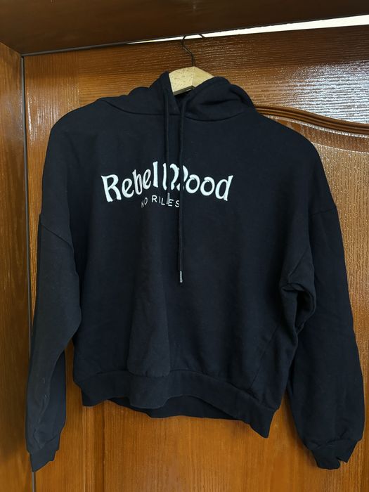 Черен суитшърт с качулка