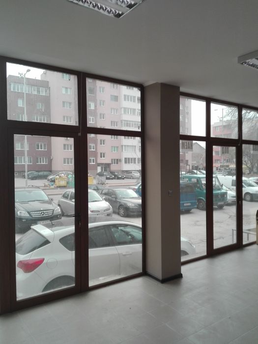 Дава се под наем Магазин в Пазарджик, Идеален център - 42 кв.м за 306 € - Снимка #1