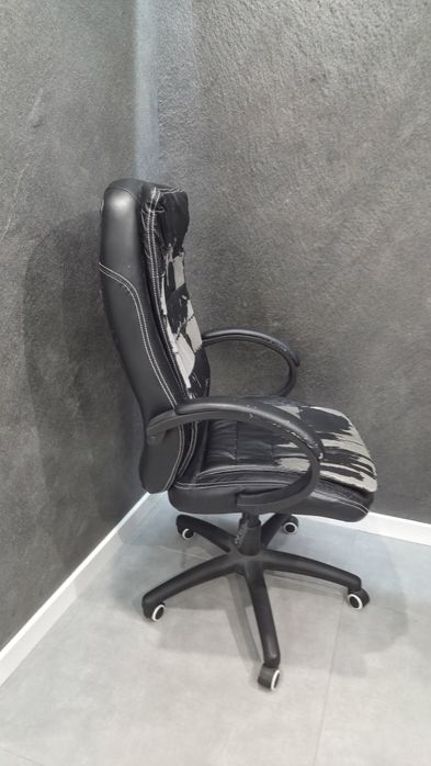 Подарявам стол          .