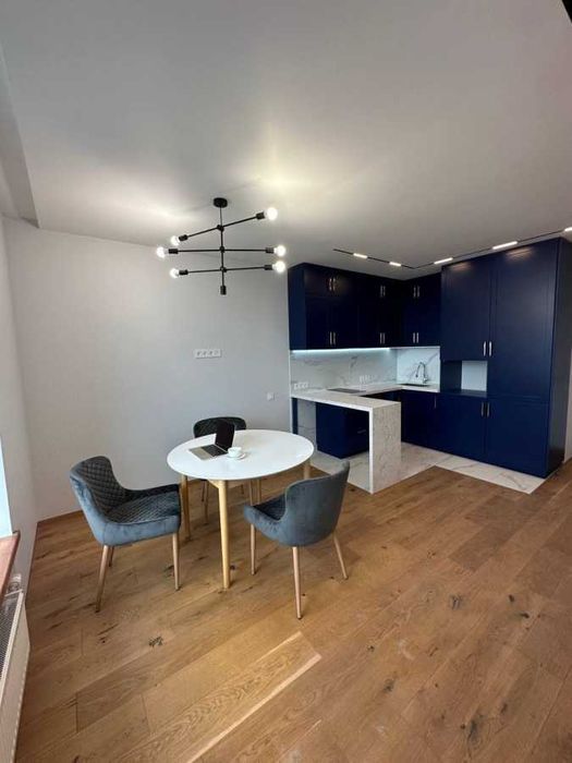 Дава се под наем Двустаен апартамент в София, Център - 65 кв.м за 408 € - Снимка #1