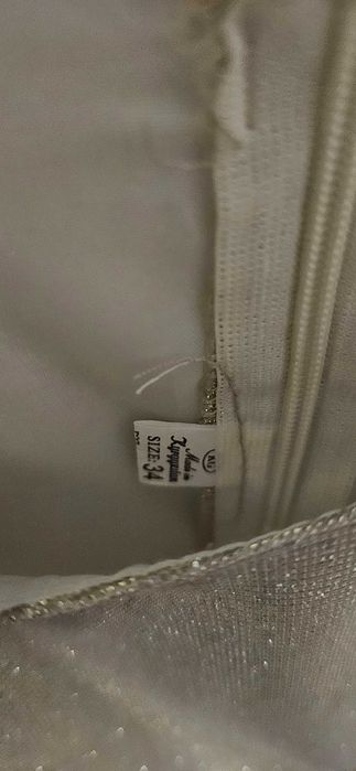 Продам нарядное платье на девочку