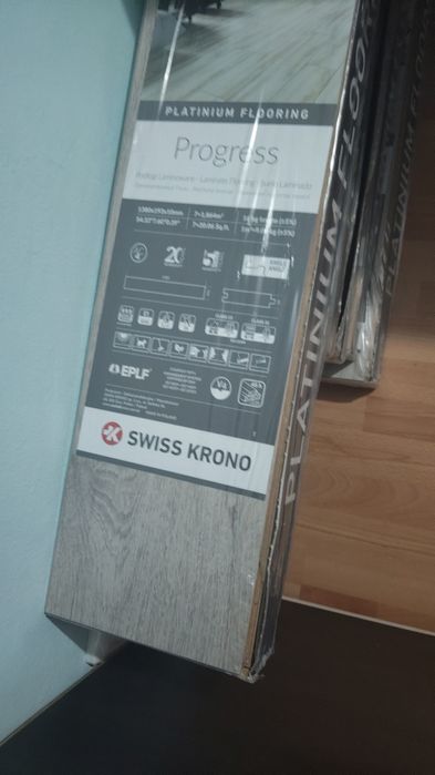 Vând parchet cu rosturi tip gresie gri