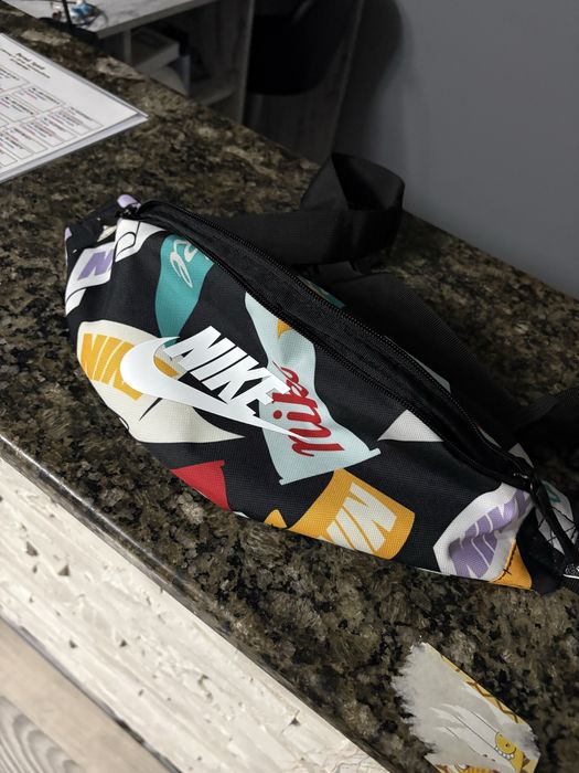 Чантичка Nike.